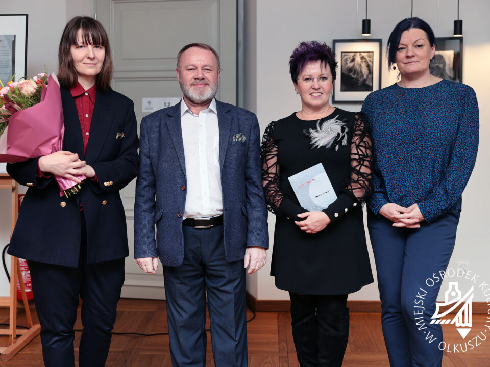 Przemawiający na rozpoczęciu wernisażu wystawy; od lewej: Marzena Kolarz; Henryk Gamrat; Beata Odrzywolska-Kokoszka; Katarzyna Leszczyńska-Kaszuba